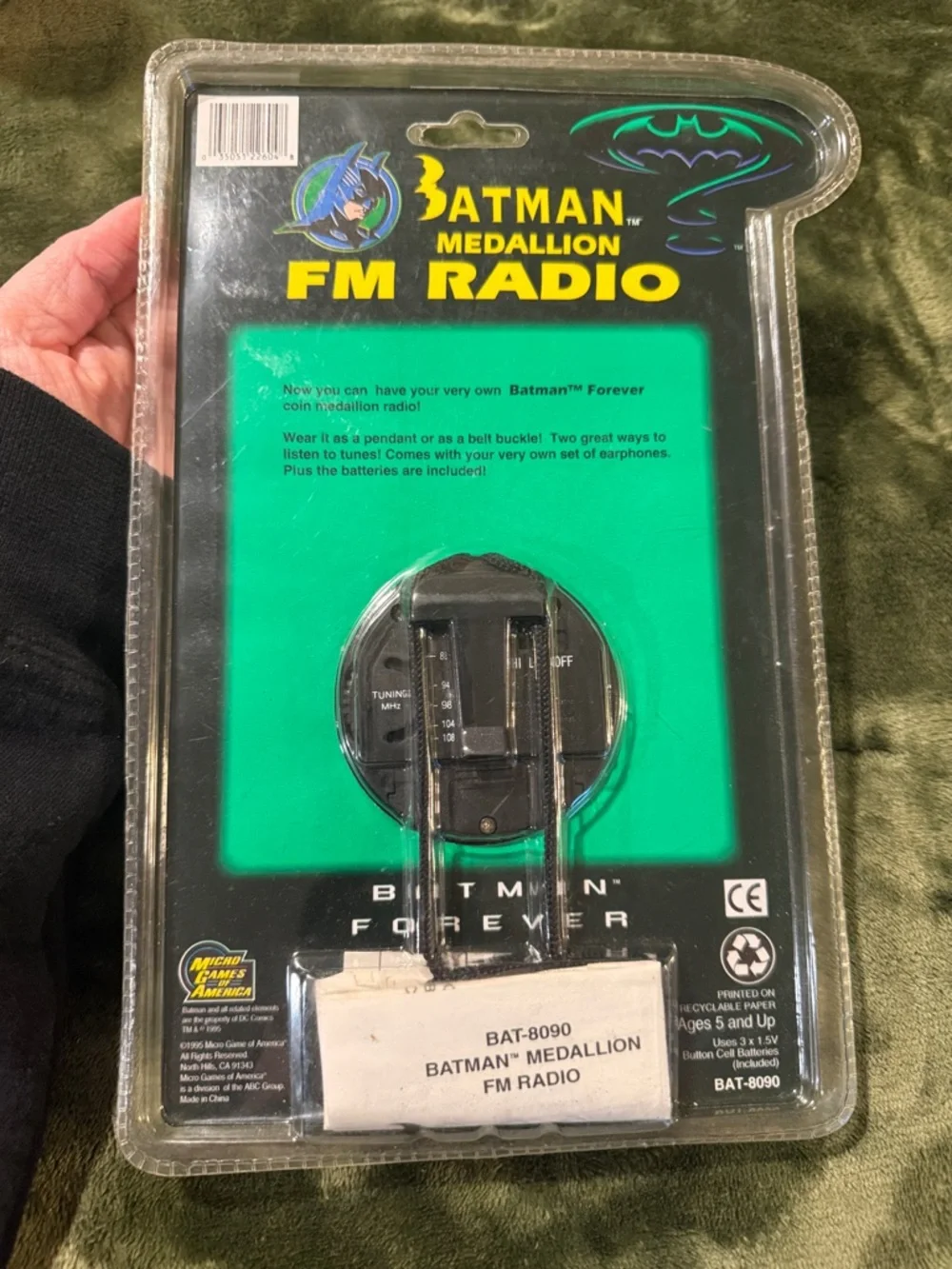 Vintage 1995 Batman Forever Medallion FM Radio